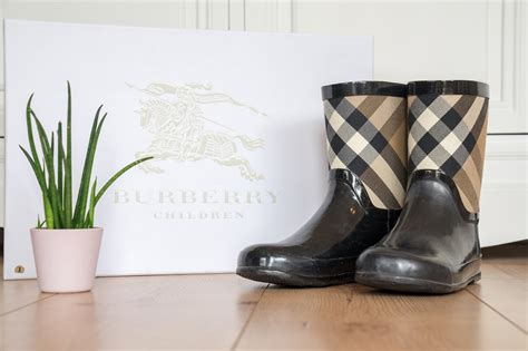 burberry gummistiefel neu|Burberry store online.